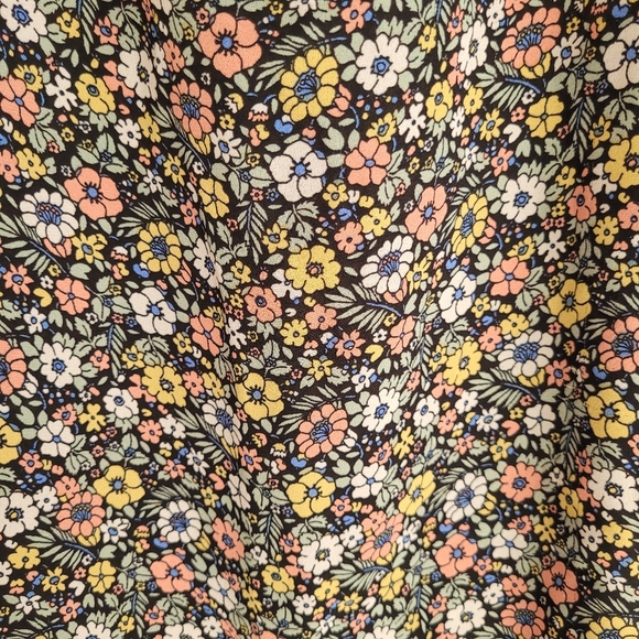 Sami And Jo Plus Size 2X Flower Cold Shoulder Top With Shark Bite Bottom - Picture 3 of 5